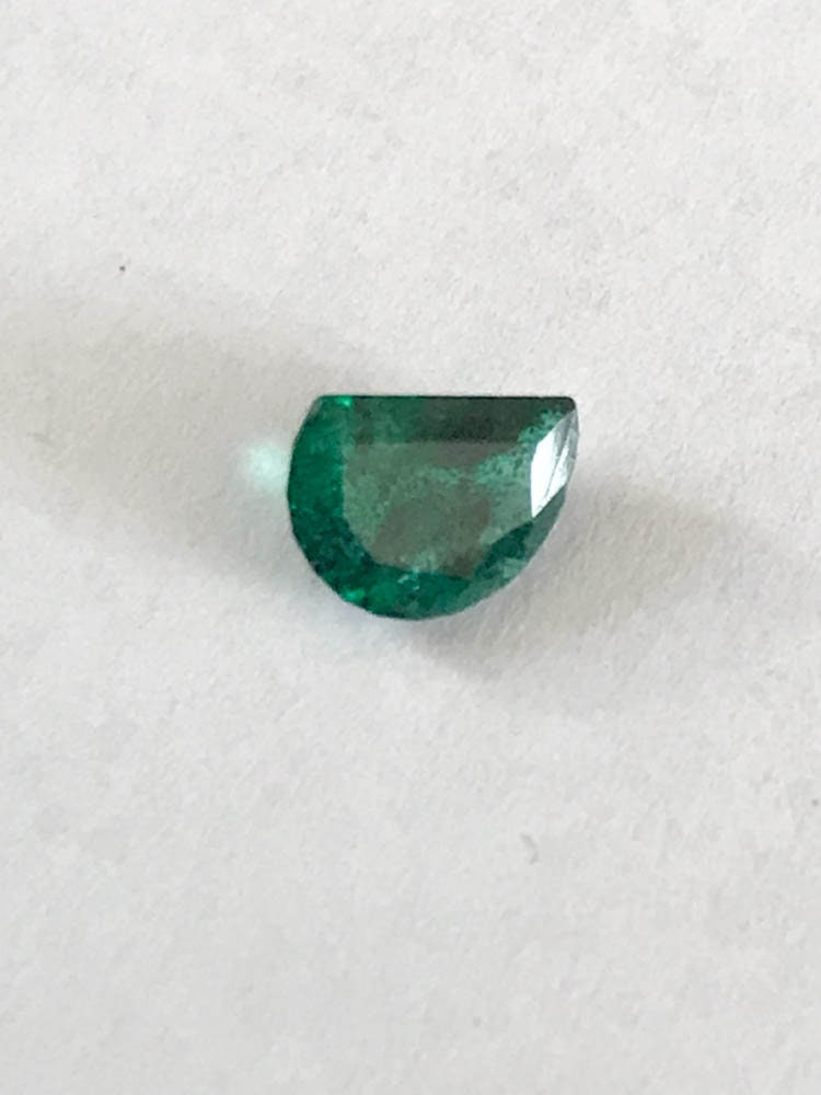 Emerald Half Moon/ Fancyt Shape 4.53x6.10 mm appx, Deep Green color, Lively, 100% Natural, creative. (#G-00045)