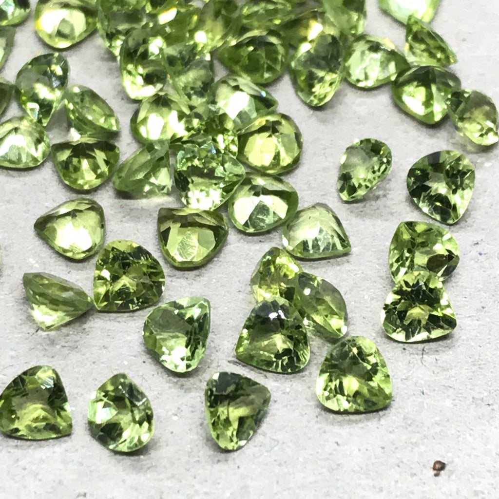 Peridot Heart Shape Faceted 6x6 mm & 4x4 mm. Green, Creatine 100% Natural, AAA gem quality Pack of 5 Piece(#G- 130 )