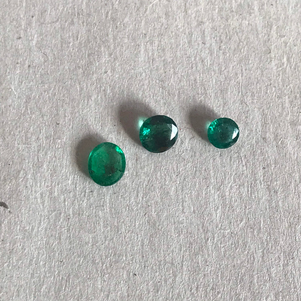 Emerald Faceted ROUND and Oval 5 , 6.5 , 7x6 mm appx., Rich Green color, Lively, 100% Natural, creative, Slightly black PK( #-G-000143)