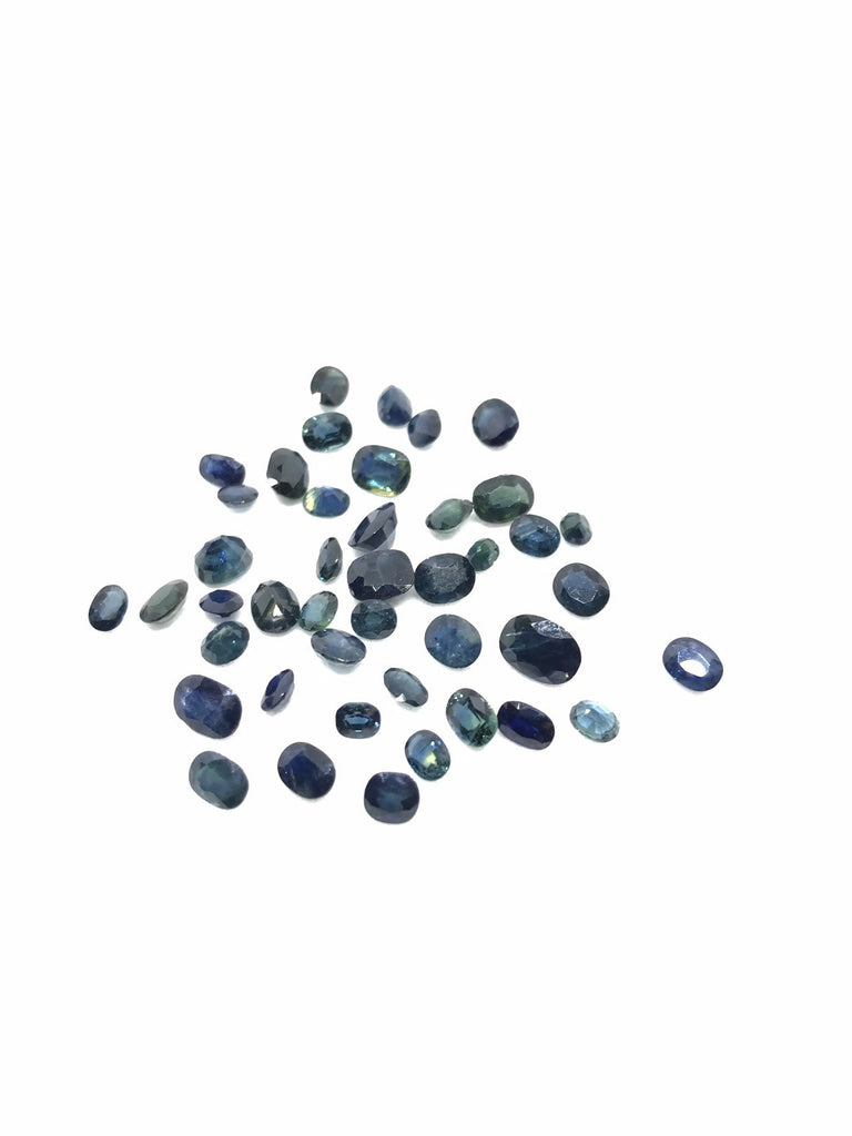 One Piece Blue Saphire Faceted Oval out of Mix lot Size 3x4 to6x4 mm , Decent quality, Price is Per piece. 100% natural (G-00066)