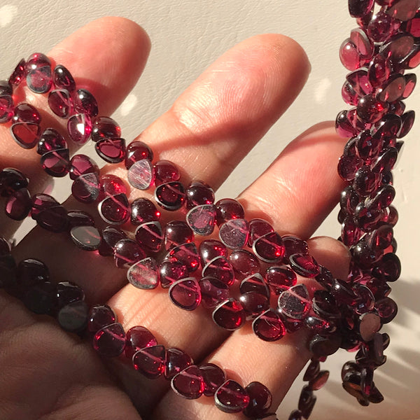 6mm Rhodolite Garnet Beads, Heart Shape Garnet Cabochons, Calibrated Rhodolite Garnet, Beaded Necklace, Red Gemstone Beads(# 1311)