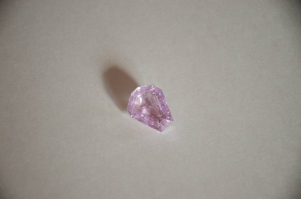 Kunzite Fancy Shapel facetted , 100% natural ,Excelent brillience and color , 14.48x18.22 mm appx.Creative and one of kind design.