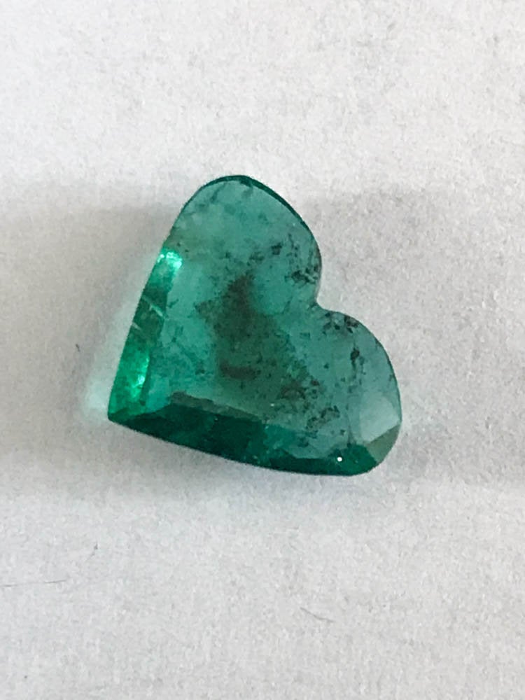 Emerald  Heart Shape 8.7x10.6  mm appx, Green color, Lively, 100% Natural, creative. (#G-00046 )