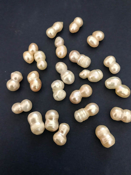 Beautiful , Freshwater Pearl,  Free form shape , white, Good luster ,Not drill  ( CB 0024)
