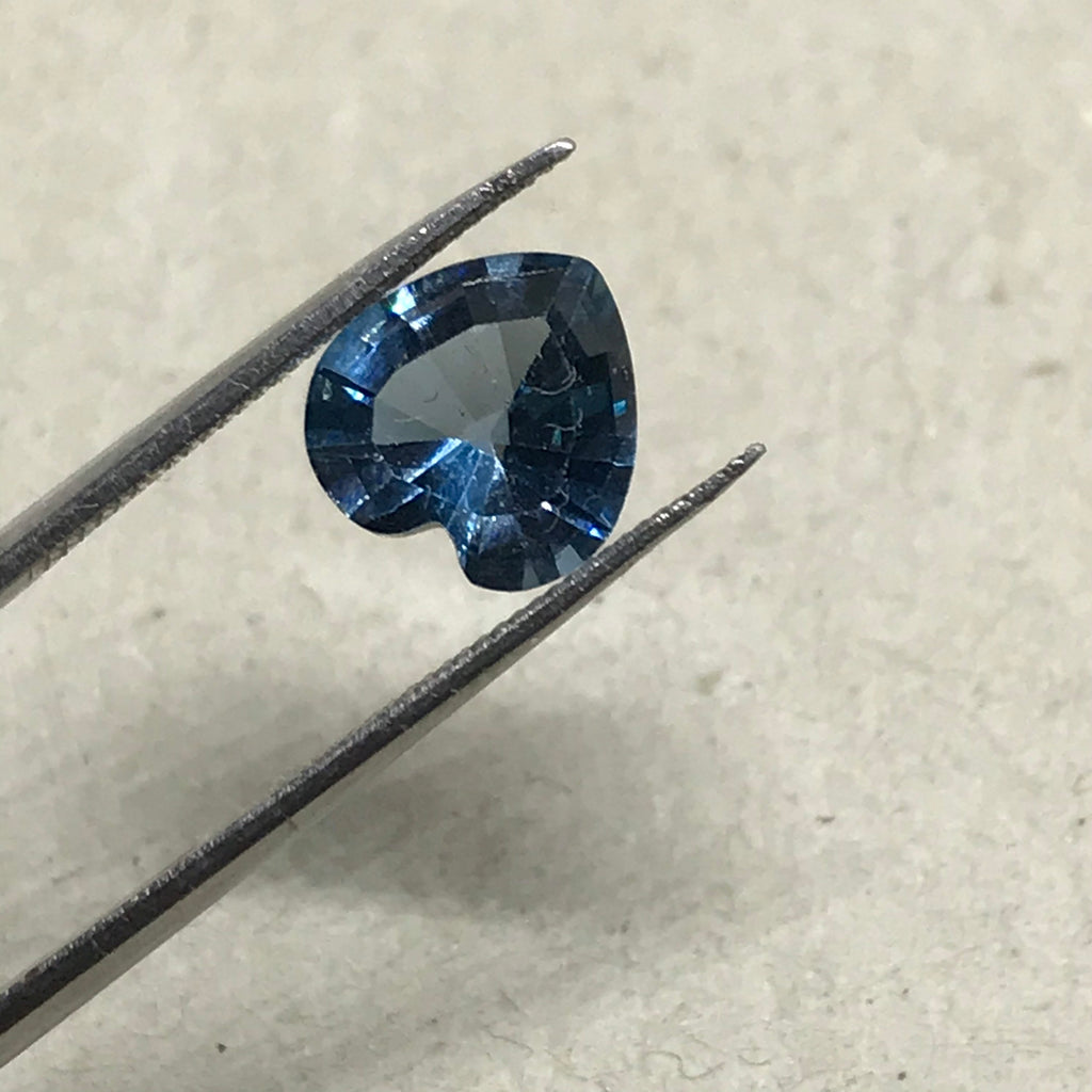 London Blue Topaz Heart shape Faceted 8x8 mm, Beautiful blue color ,Calibrated ( G-00115)