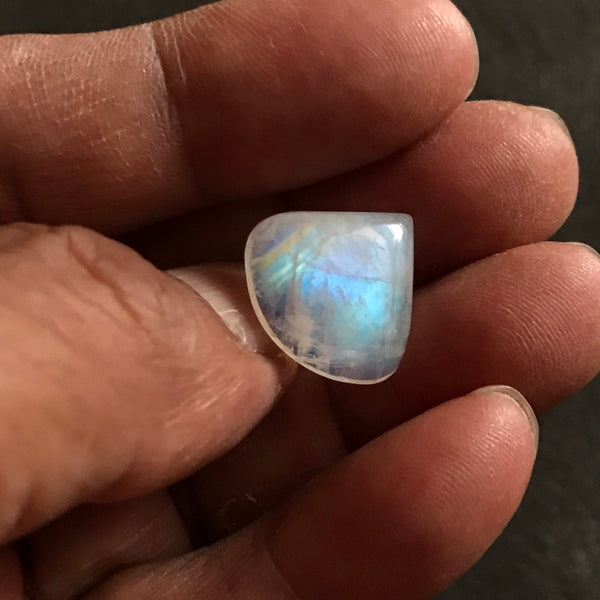 100 % Natural Rainbowmoonstone  Heart shape Cabochons 1 pcs, AAA  Extra ordinary quality, best Sheen or Rainblw, 17.5x17 mm appx .