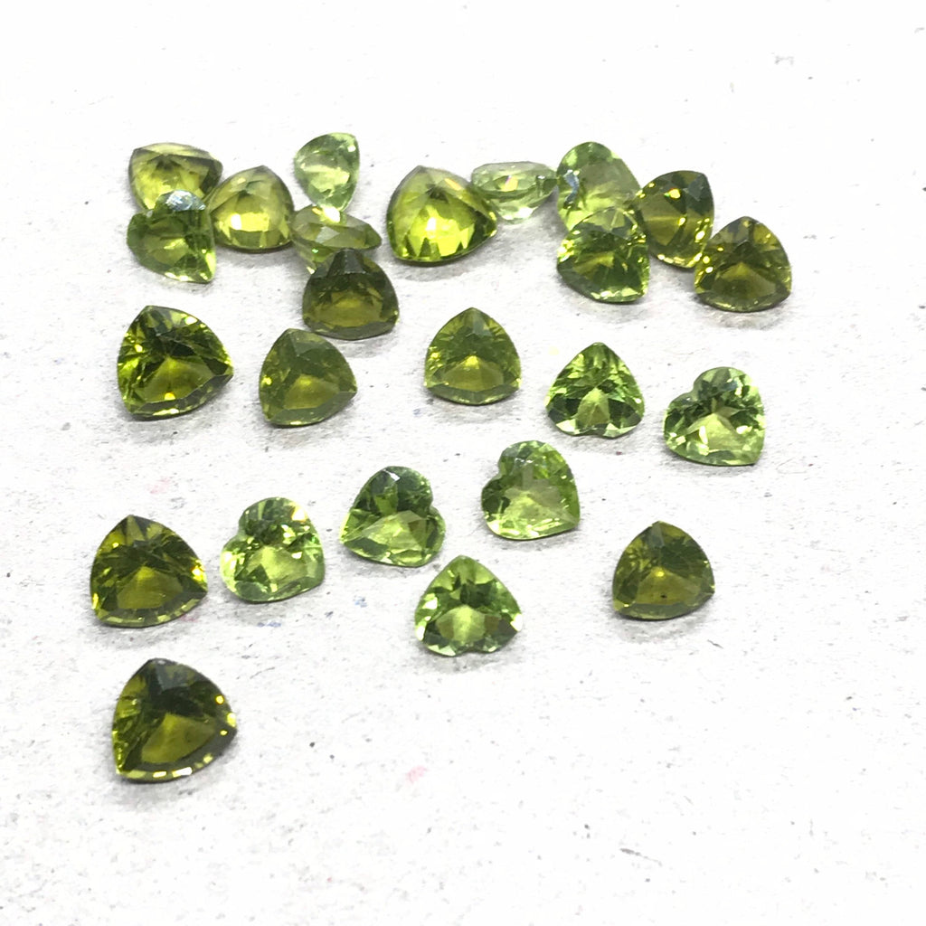 Peridot Trillion -Triangle Faceted 7x7,  6x6 & 5x5 mm. Green,  100% Natural, AAA gem quality (#G- 126 )