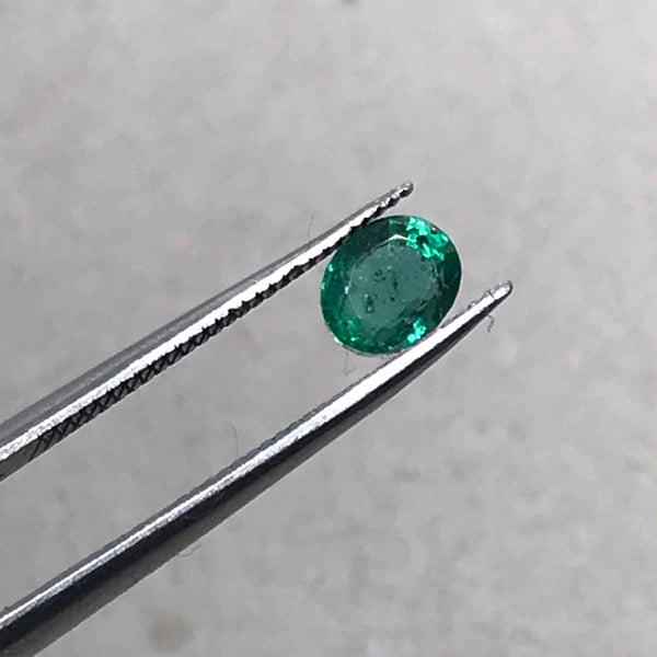 Emerald Faceted Oval 5x4 , Green color, Lively with Luster, 100% Natural, creative,There is tiny natural Black carbon  ( #-G-00140))
