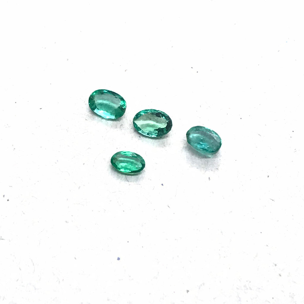 Emerald Faceted Oval. 5x3 to 6x4 ,Zambian  Green color, Lively, 100% Natural, creative (G-00141)