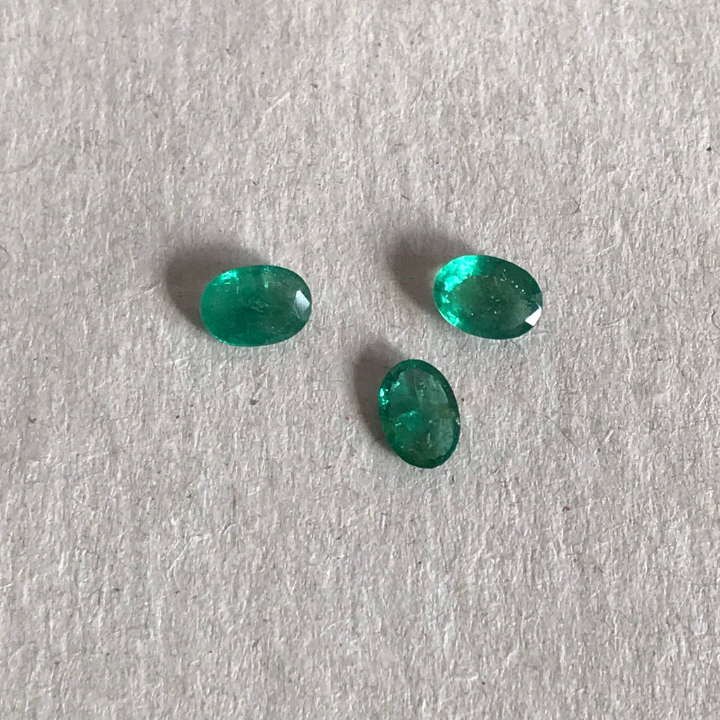 Emerald Faceted Oval 7x5 mm appx., Green color, Lively, 100% Natural, creative ( #-G-000145)
